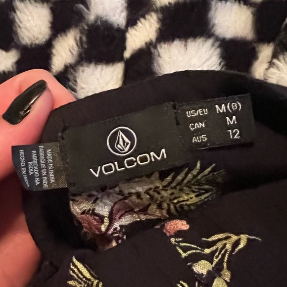 Volcom flower dress with slit going up the side never been worn size M - Picture 5 of 5